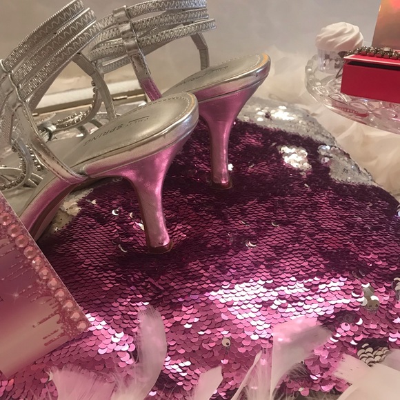 Adorable vintage y2k hello kitty crystal shoes 💖bracelet and earrings set✨🦄 - Picture 9 of 11